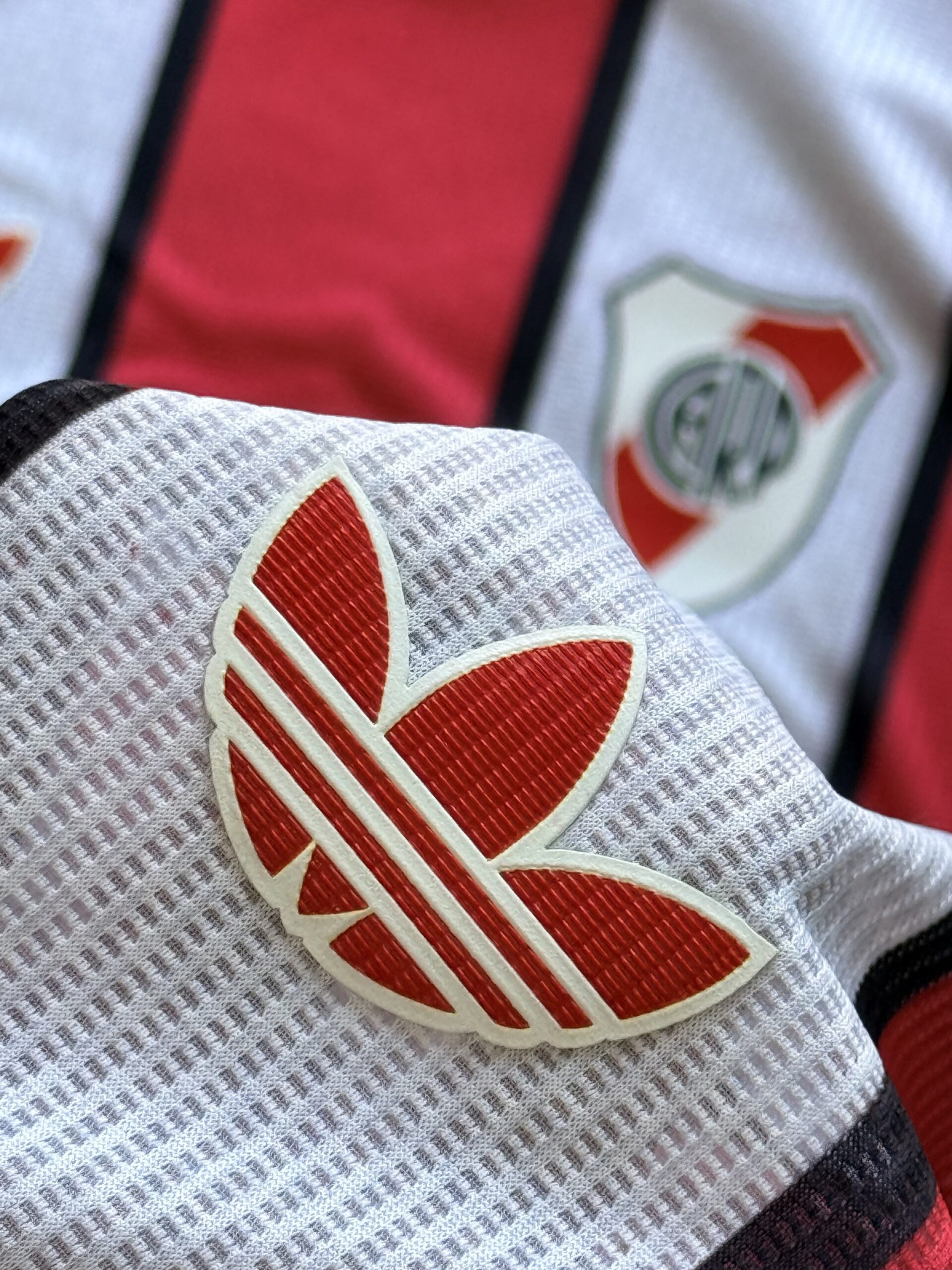 Camiseta Altern. Tricolor 26/27 River Plate (TPU) - Imagen 4